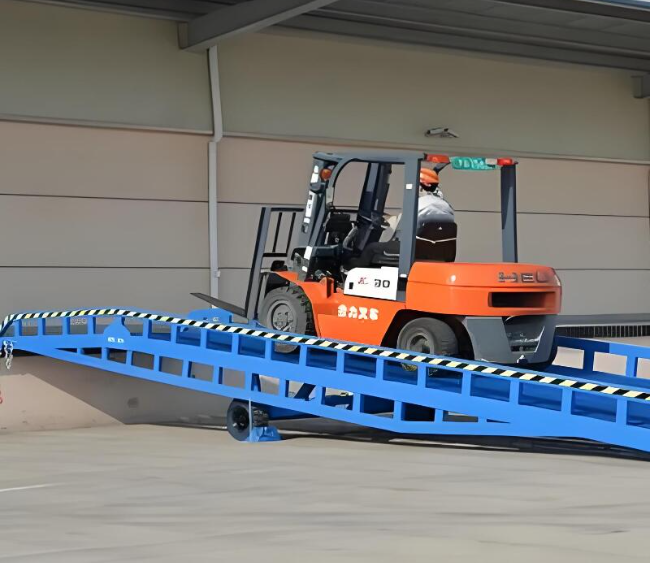 平舆移动式卸货平台（叉车用）